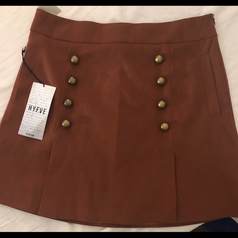 *SOLD* NWT. Sz L Brown skirt with brass buttons. Sz L.